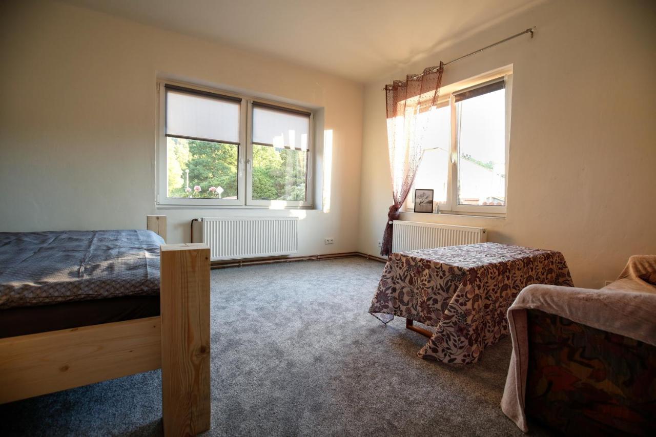 apartmán deVAde se dvěma ložnicemi a WiFi připojením Trutnov Esterno foto