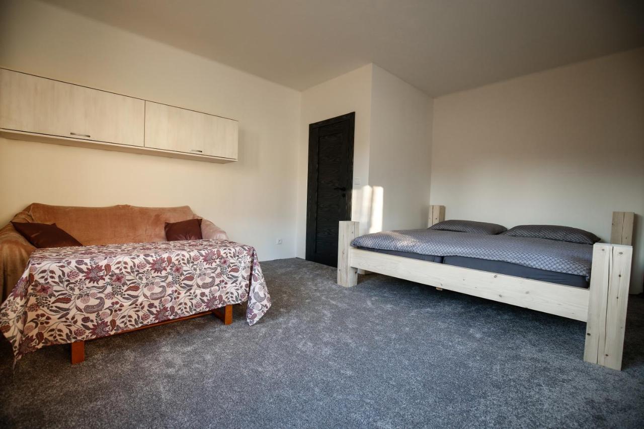 apartmán deVAde se dvěma ložnicemi a WiFi připojením Trutnov Esterno foto