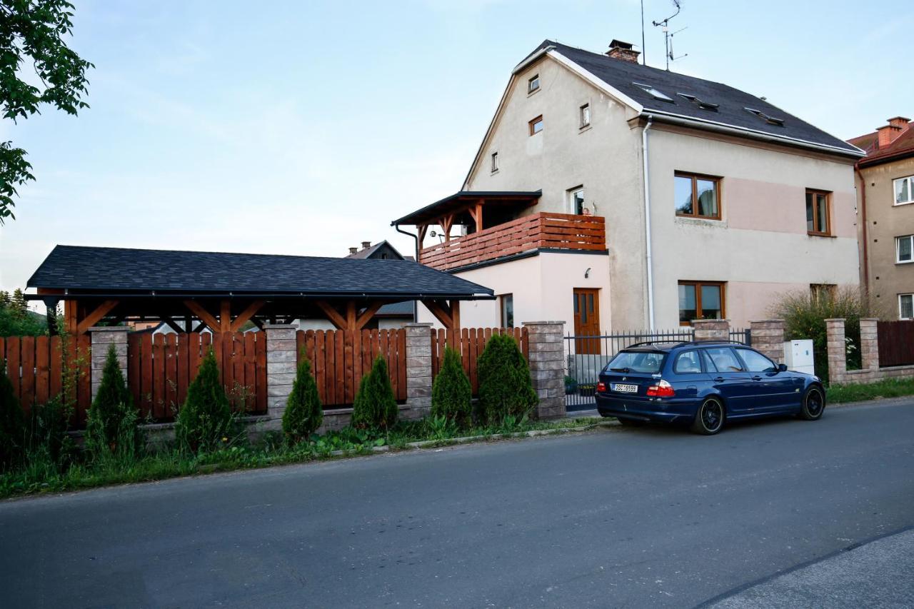 apartmán deVAde se dvěma ložnicemi a WiFi připojením Trutnov Esterno foto