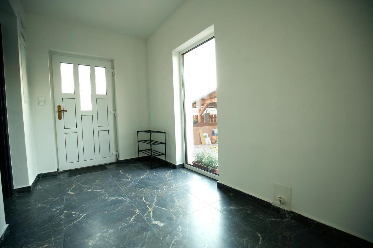 apartmán deVAde se dvěma ložnicemi a WiFi připojením Trutnov Esterno foto
